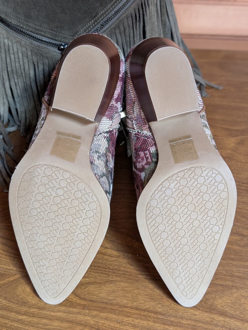 Oasis Society Women's Size 7 Karina Mauve Floral Tapestry Ankle Boots - Picture 8 of 12